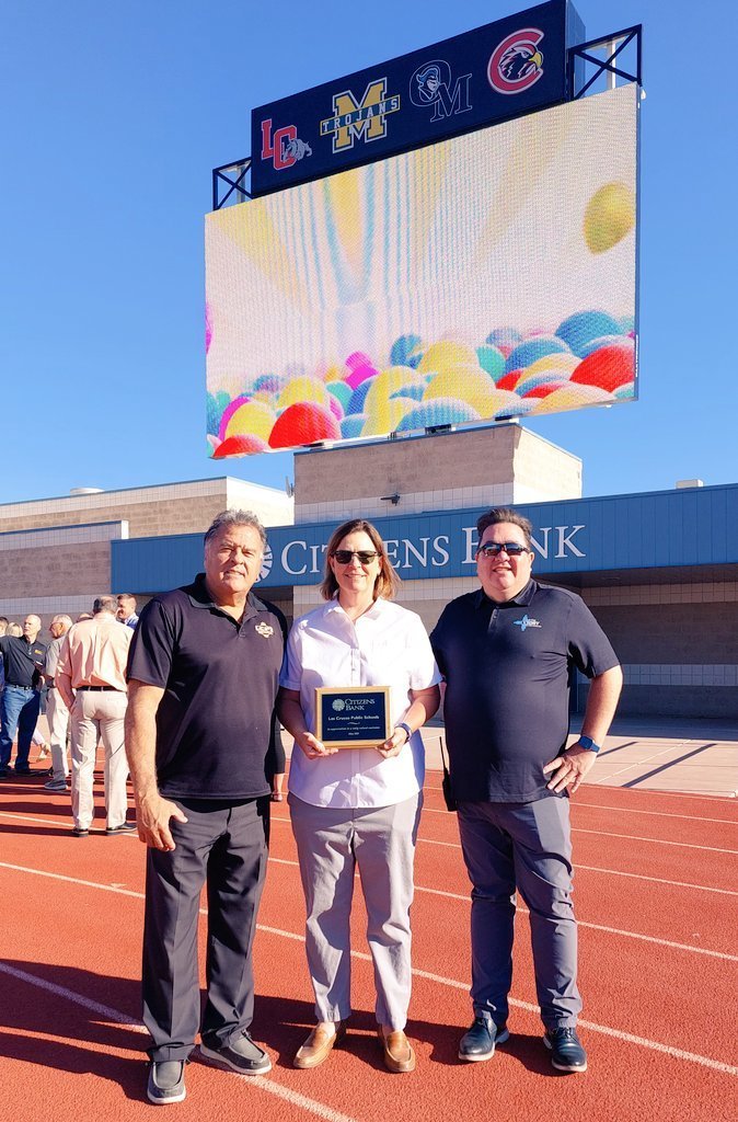 @LCPSnet welcomes the Daktronics video board at Field of Dreams. Looking forward to the amped up stadium experience and student-athletes being showcased on the display. #letsgo 🏈🏆🏃🏽♂️🏃🏽♀️🏅