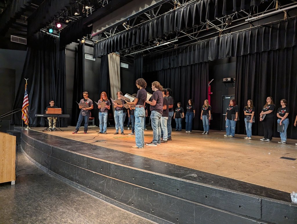 Thank you to the students, families, educators and community members for attending the series of meet-and-greets with Superintendent Ignacio Ruíz. Last night’s meet-and-greet was held at Centennial High School, where student got to ask questions about strategic planning for the district.