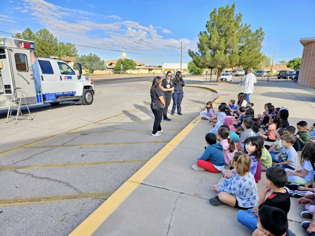 The Transport Team at Memorial Medical Center had an amazing time connecting with kindergarteners at today's Career Day at University Hills Elementary! They shared details about their important roles as EMTs, RNs and Respiratory Therapists and expressed how they love serving our region and community. 